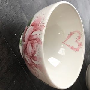 Set of two small bowels , can be used for candy dish , salad bowls.